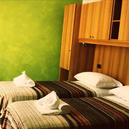 Hotel Antares Garni 朱利亚诺瓦 外观 照片