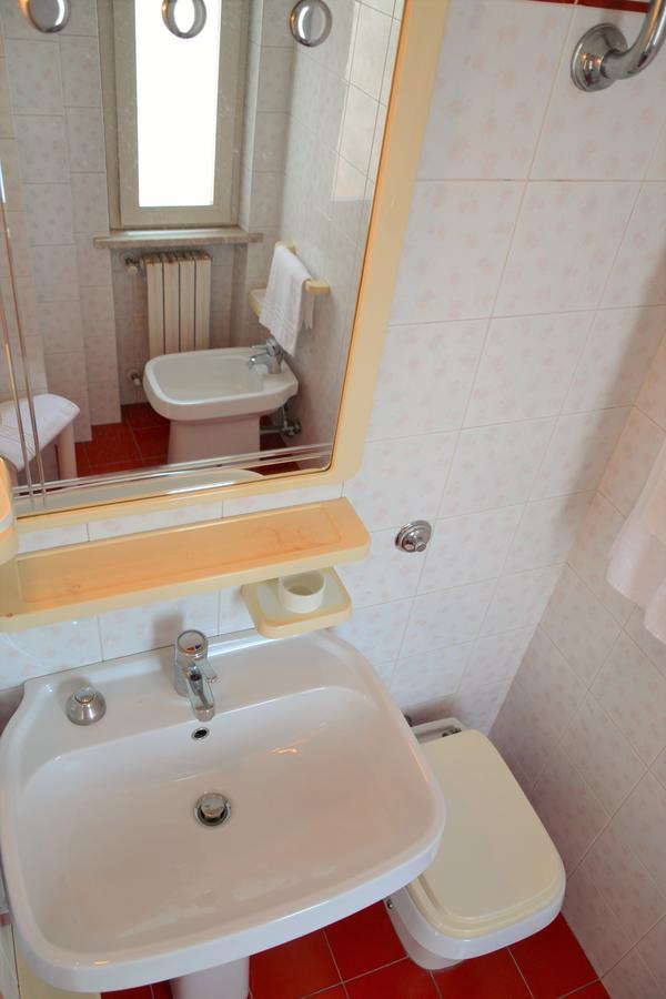 Hotel Antares Garni 朱利亚诺瓦 外观 照片