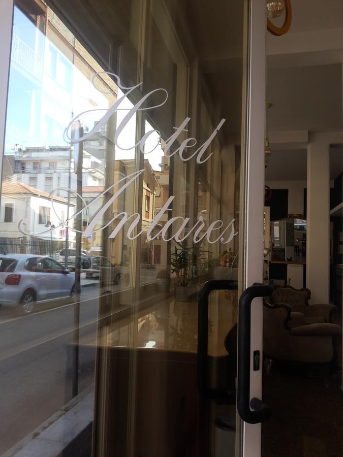 Hotel Antares Garni 朱利亚诺瓦 外观 照片