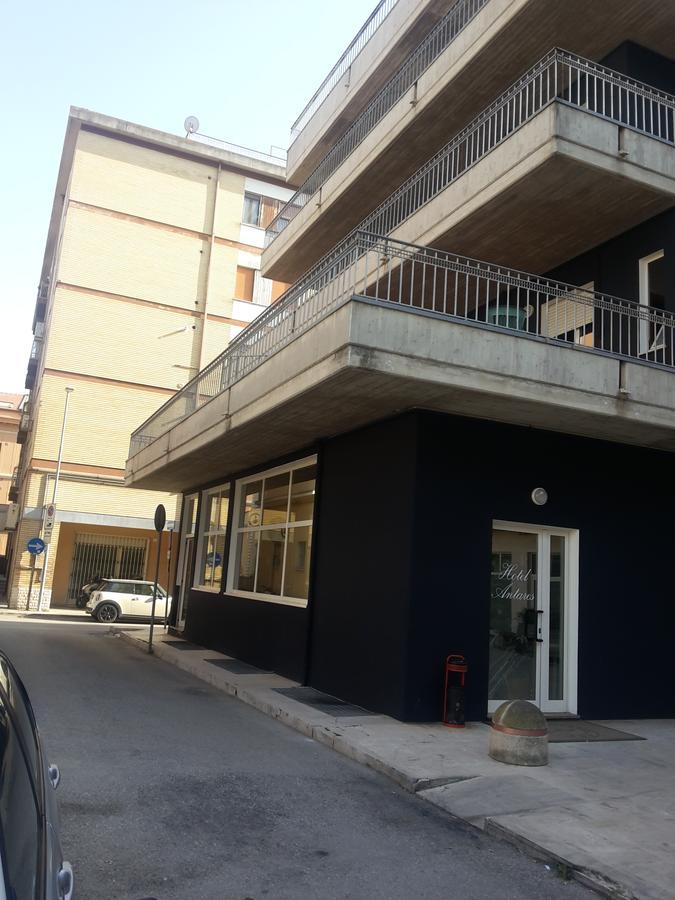 Hotel Antares Garni 朱利亚诺瓦 外观 照片