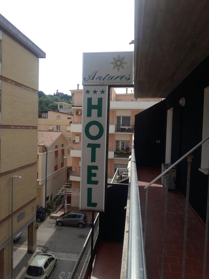 Hotel Antares Garni 朱利亚诺瓦 外观 照片
