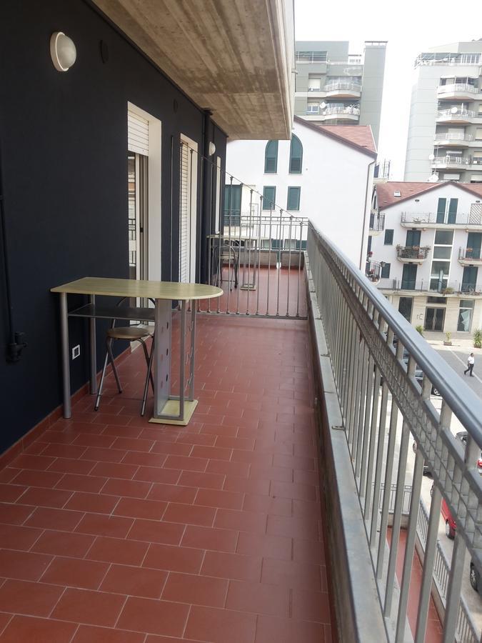 Hotel Antares Garni 朱利亚诺瓦 外观 照片