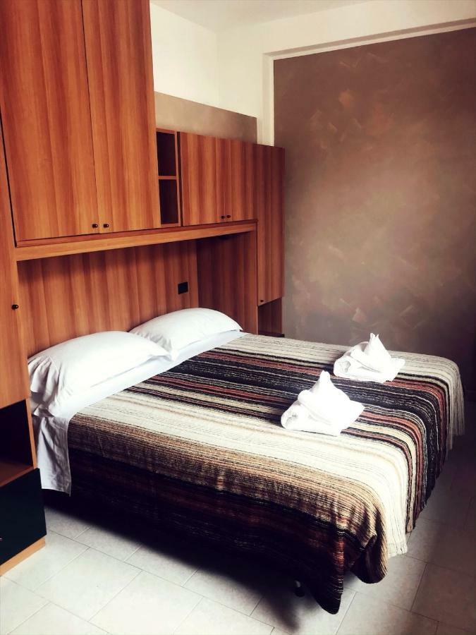 Hotel Antares Garni 朱利亚诺瓦 外观 照片