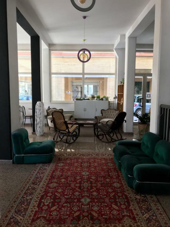 Hotel Antares Garni 朱利亚诺瓦 外观 照片
