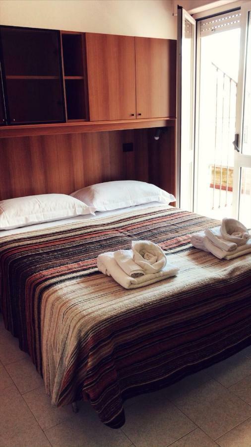 Hotel Antares Garni 朱利亚诺瓦 外观 照片