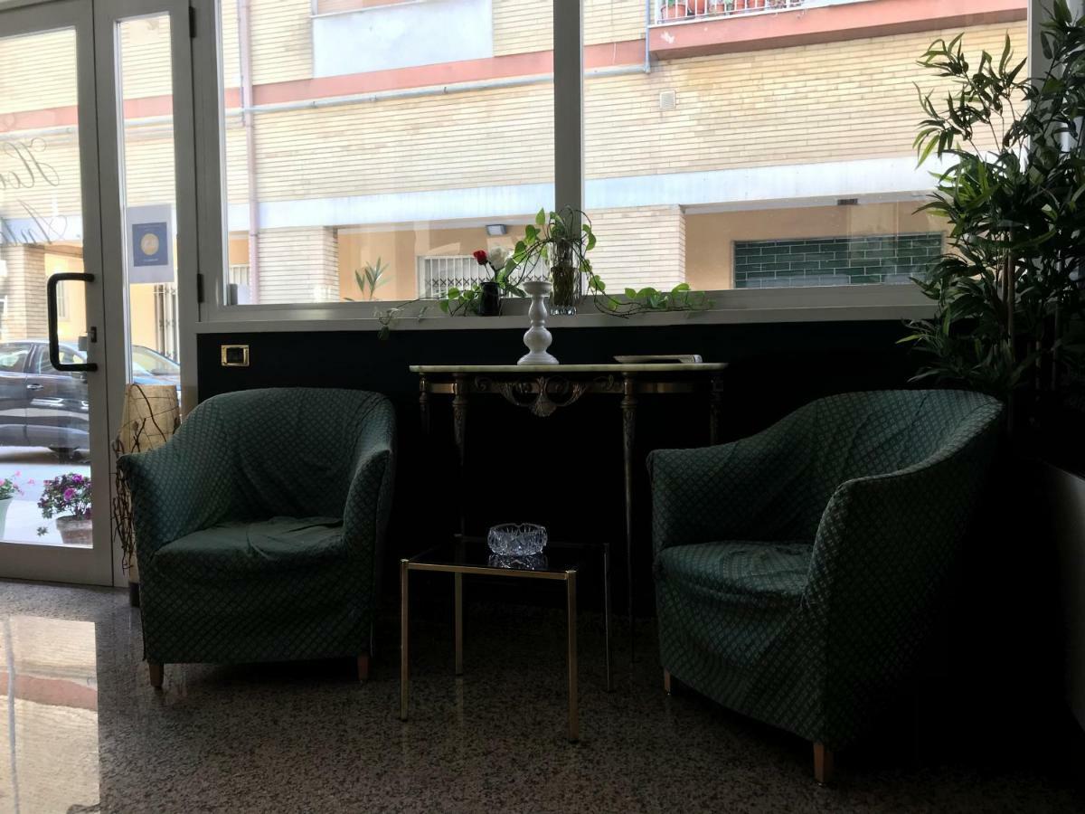 Hotel Antares Garni 朱利亚诺瓦 外观 照片